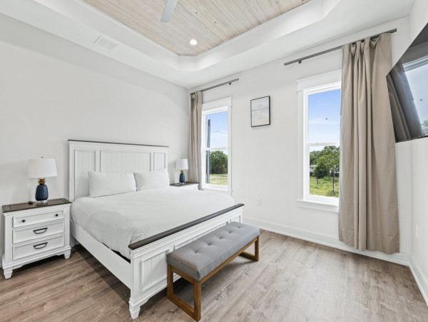 This magnificent two Home Residence can Accommodate 32 Guests WOW