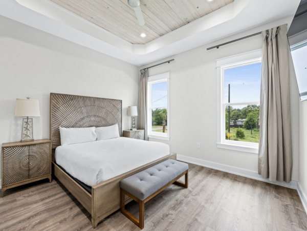 This magnificent two Home Residence can Accommodate 32 Guests WOW