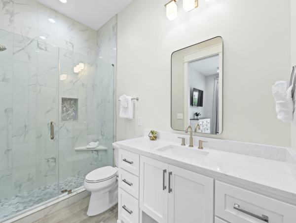 This magnificent two Home Residence can Accommodate 32 Guests WOW