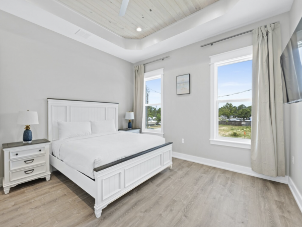 This magnificent two Home Residence can Accommodate 32 Guests WOW