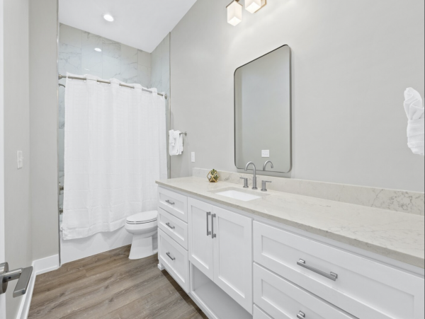 This magnificent two Home Residence can Accommodate 32 Guests WOW
