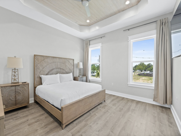 This magnificent two Home Residence can Accommodate 32 Guests WOW