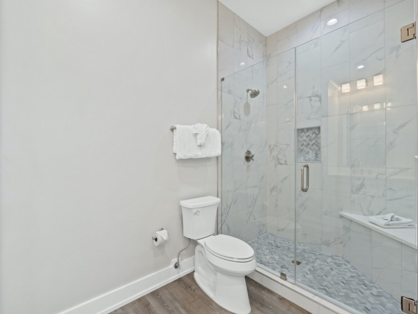 This magnificent two Home Residence can Accommodate 32 Guests WOW
