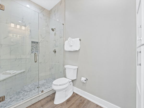 This magnificent two Home Residence can Accommodate 32 Guests WOW