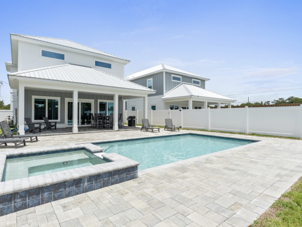 This magnificent two Home Residence can Accommodate 32 Guests WOW
