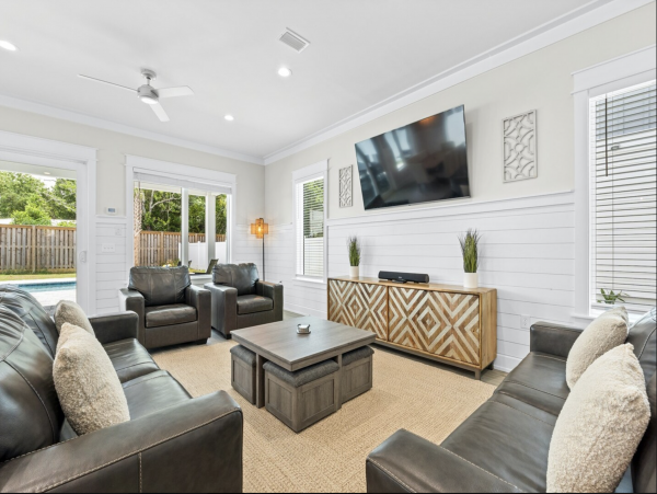 This magnificent two Home Residence can Accommodate 32 Guests WOW