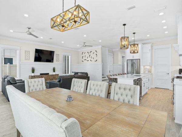 This magnificent two Home Residence can Accommodate 32 Guests WOW