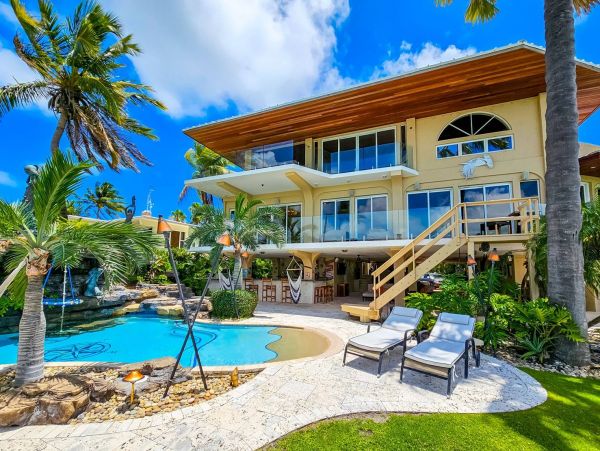 Luxury Vacation Rental with 5 Bedrooms & Amazing Views