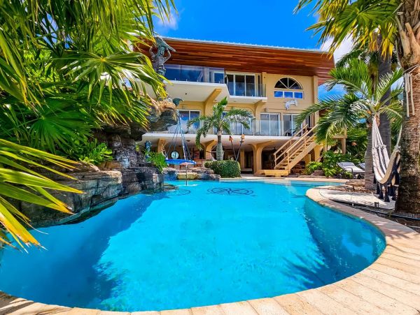 Luxury Vacation Rental with 5 Bedrooms & Amazing Views
