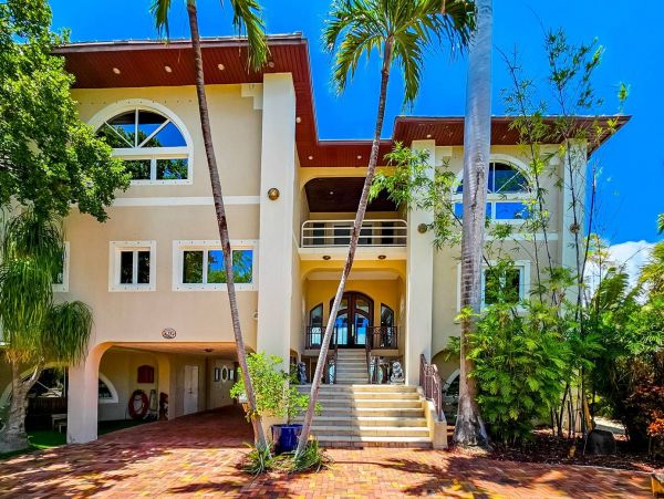 Luxury Vacation Rental with 5 Bedrooms & Amazing Views