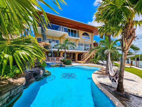 Luxury Vacation Rental with 5 Bedrooms & Amazing Views