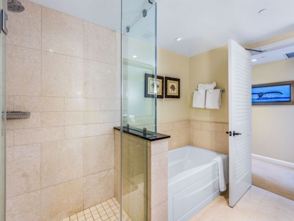 Oceanfront Six Bedroom Vacation Rental in Kaanapali