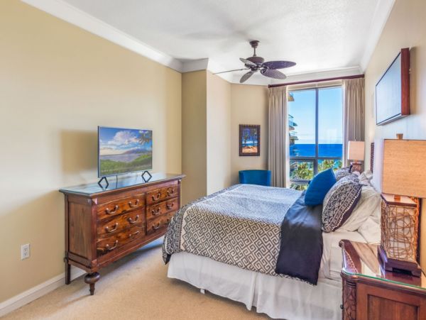 Oceanfront Six Bedroom Vacation Rental in Kaanapali
