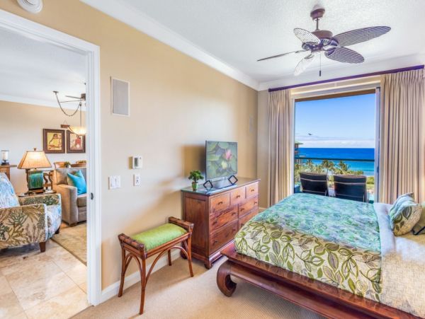Oceanfront Six Bedroom Vacation Rental in Kaanapali