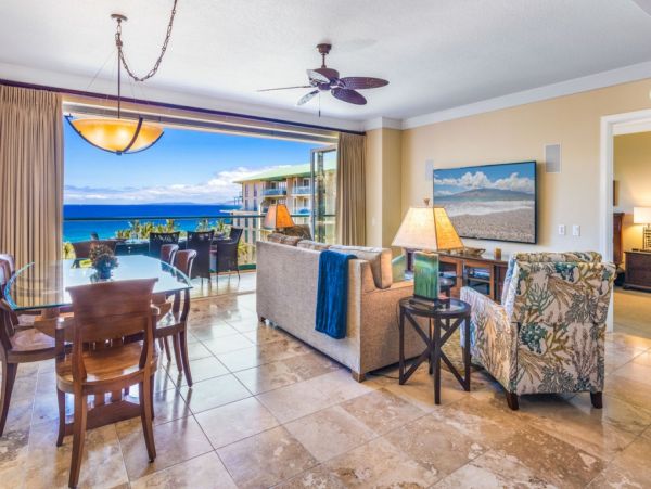 Oceanfront Six Bedroom Vacation Rental in Kaanapali
