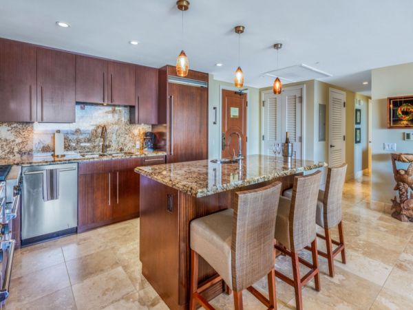 Oceanfront Six Bedroom Vacation Rental in Kaanapali
