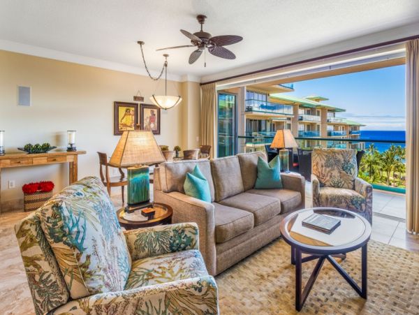 Oceanfront Six Bedroom Vacation Rental in Kaanapali