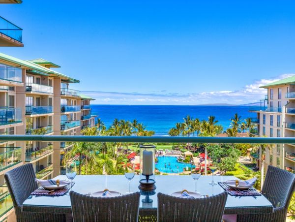 Oceanfront Six Bedroom Vacation Rental in Kaanapali