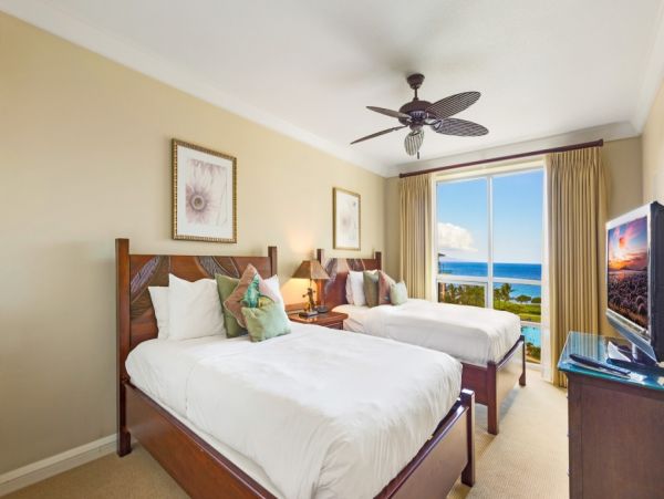 Oceanfront Six Bedroom Vacation Rental in Kaanapali