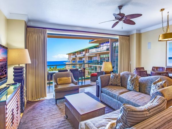 Oceanfront Six Bedroom Vacation Rental in Kaanapali