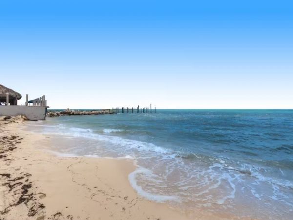Oceanfront Four Bedroom Lovely Vacation Rental in Key Colony Beach