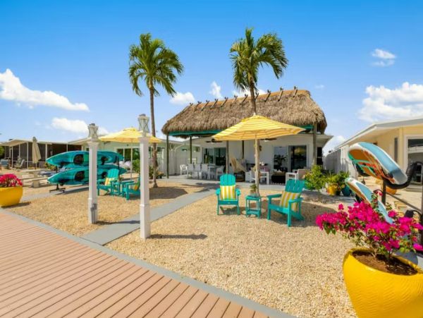 Oceanfront Four Bedroom Lovely Vacation Rental in Key Colony Beach