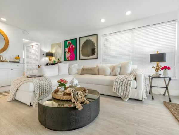 Oceanfront Four Bedroom Lovely Vacation Rental in Key Colony Beach