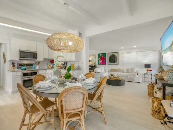 Oceanfront Four Bedroom Lovely Vacation Rental in Key Colony Beach