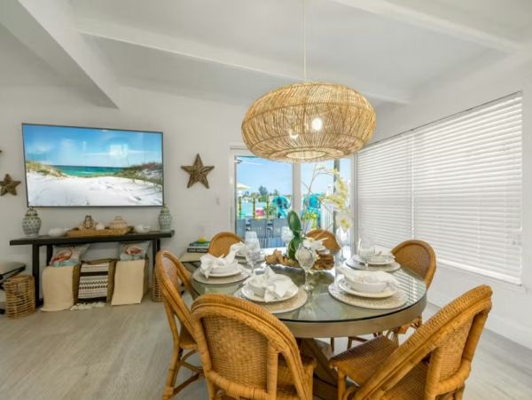 Oceanfront Four Bedroom Lovely Vacation Rental in Key Colony Beach