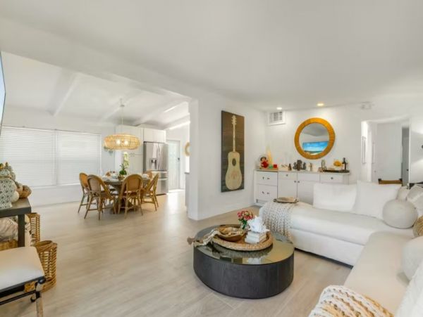 Oceanfront Four Bedroom Lovely Vacation Rental in Key Colony Beach