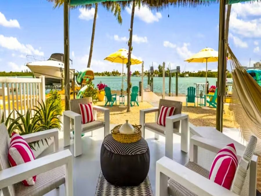 Oceanfront Four Bedroom Lovely Vacation Rental in Key Colony Beach