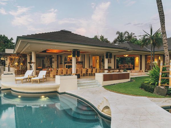 Exquisite Home with 10 Bedrooms & Amazing Amenities