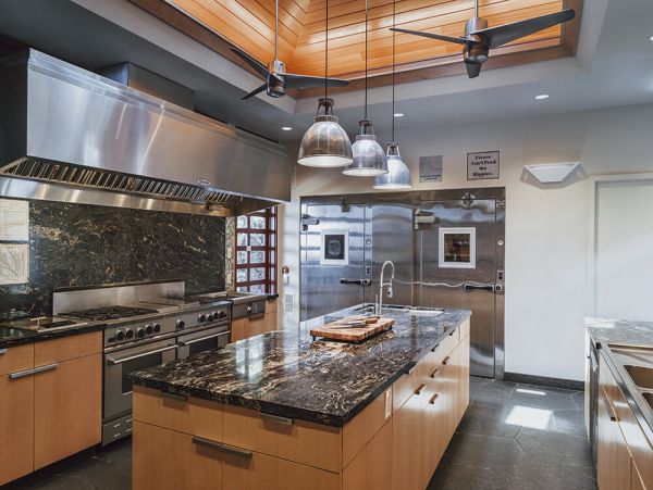 Exquisite Home with 10 Bedrooms & Amazing Amenities