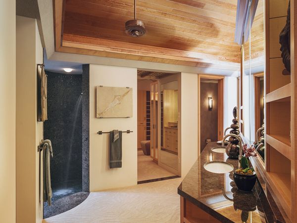 Exquisite Home with 10 Bedrooms & Amazing Amenities