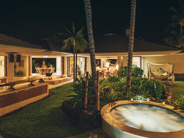 Exquisite Home with 10 Bedrooms & Amazing Amenities