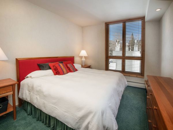 Cozy Vail Ski in Ski out Vacation Rental 3 Bedroom