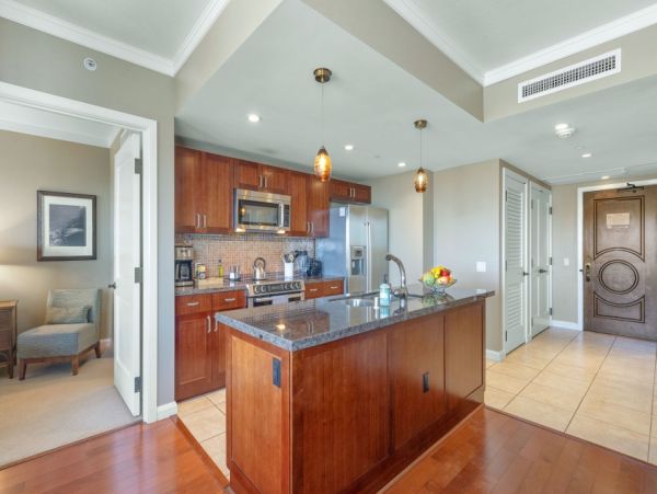 Elevated Elegance: Kaanapali 5-Bedroom Haven Ocean Views