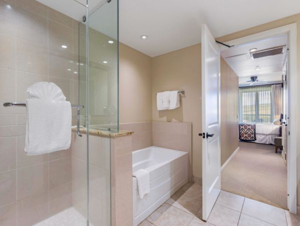 Elevated Elegance: Kaanapali 5-Bedroom Haven Ocean Views