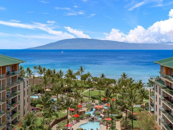 Elevated Elegance: Kaanapali 5-Bedroom Haven Ocean Views