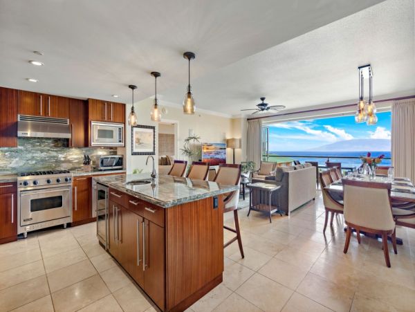Elevated Elegance: Kaanapali 5-Bedroom Haven Ocean Views