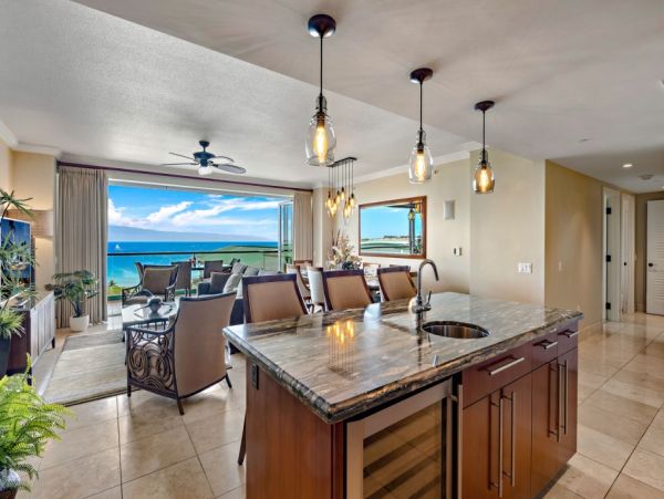 Elevated Elegance: Kaanapali 5-Bedroom Haven Ocean Views