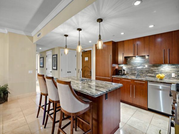Elevated Elegance: Kaanapali 5-Bedroom Haven Ocean Views