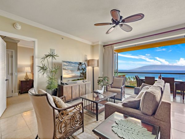 Elevated Elegance: Kaanapali 5-Bedroom Haven Ocean Views
