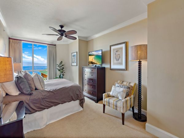 Elevated Elegance: Kaanapali 5-Bedroom Haven Ocean Views
