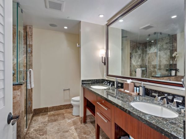 Elevated Elegance: Kaanapali 5-Bedroom Haven Ocean Views