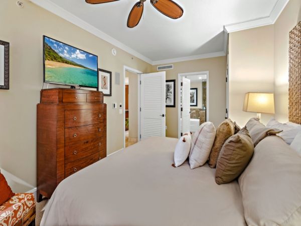 Elevated Elegance: Kaanapali 5-Bedroom Haven Ocean Views