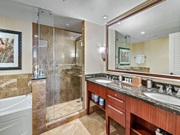 Elevated Elegance: Kaanapali 5-Bedroom Haven Ocean Views