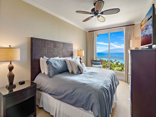 Elevated Elegance: Kaanapali 5-Bedroom Haven Ocean Views