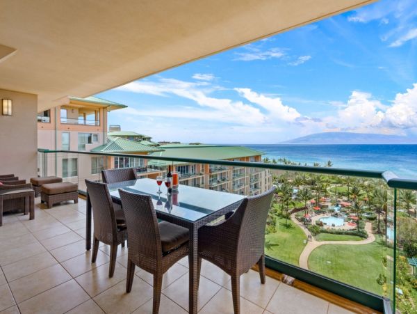 Elevated Elegance: Kaanapali 5-Bedroom Haven Ocean Views