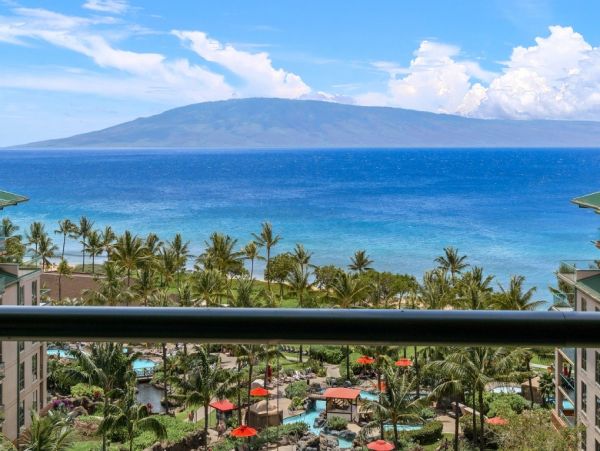 Elevated Elegance: Kaanapali 5-Bedroom Haven Ocean Views